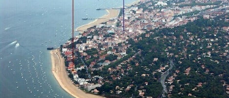 Situation géographique 
 directement sur la plus belle plage d'Arcachon