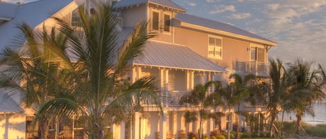 Beach Inn Exterior