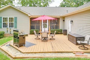 Furnished Deck | 'Sweet Retreat'