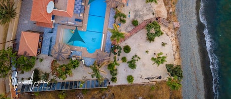 Villa in front of the beach