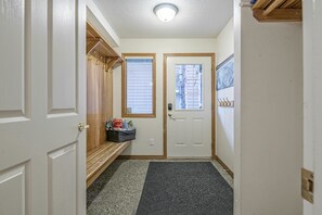 Large Entryway for all of your Gear - Ski or Bike 