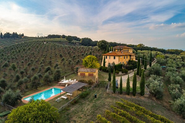 Petrolo winery: farmhouses Feriale I, II and Vigna, nestled among olive groves