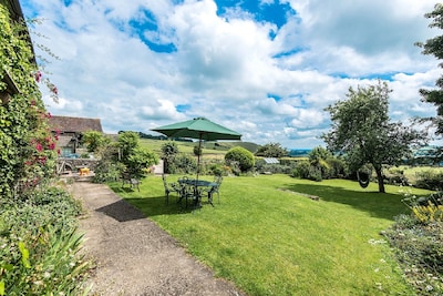 Romantic cosy hideaway for 2 located on a dairy farm with hot-tub available.