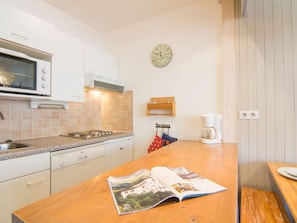 Eigentum, Zimmer, Möbel, Interior Design, Gebäude, Haus, Küche, Gelb, Fussboden, Grundeigentum