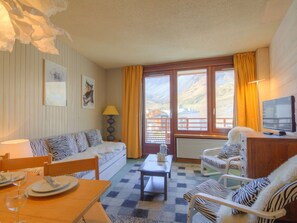 Zimmer, Eigentum, Möbel, Interior Design, Gebäude, Wohnzimmer, Haus, Tabelle, Grundeigentum, Suite