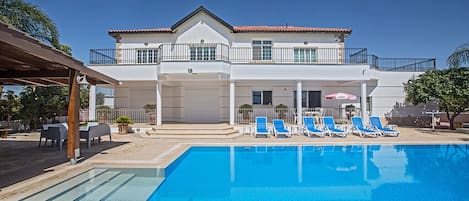 Papas Villas, Stunning 5BDR Villa with private pool and gym