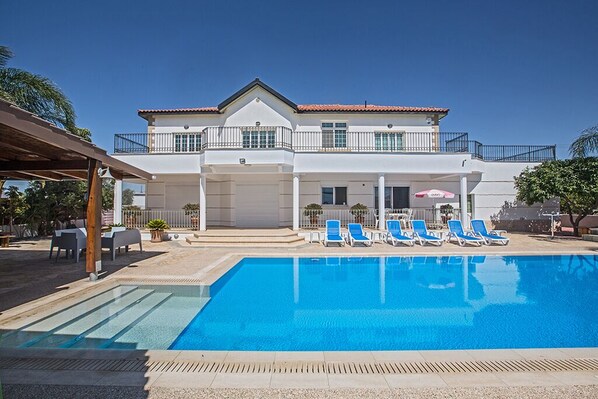 Papas Villas, Stunning 5BDR Villa with private pool and gym