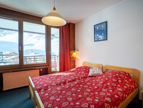 Möbel, Eigentum, Komfort, Holz, Gebäude, Interior Design, Textil, Beleuchtung, Bettrahmen