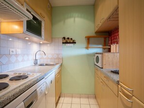 Cabinetry, Countertop, Sinken, Eigentum, Spüle, Zapfhahn, Küche, Herd, Holz, Armatur