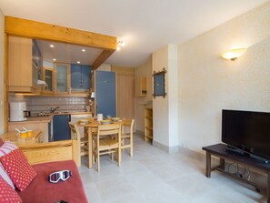 Zimmer, Eigentum, Möbel, Gebäude, Interior Design, Haus, Fussboden, Decke, Wohnzimmer, Grundeigentum