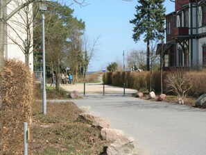Eichenweg mit Blick zum Strandzugang