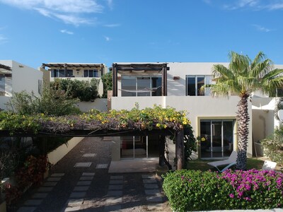 Hermosa Villa con Vista al mar en Tranquila Comunidad Cerrada