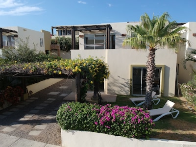 Hermosa Villa con Vista al mar en Tranquila Comunidad Cerrada