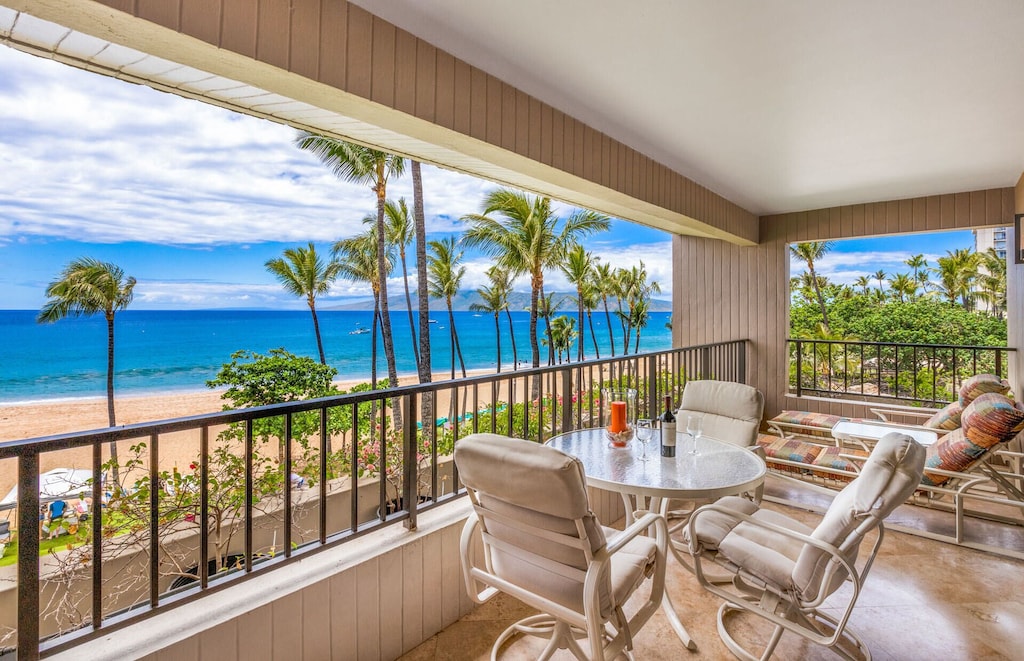 Oceanfront Kaanapali beach rentals overlooking one of the most beautiful Maui beaches