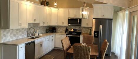 Kitchen/Dining Area