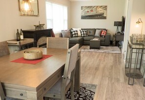 Dining Room and Living Room - Hullcrest Cottage - Niagara-on-the-Lake