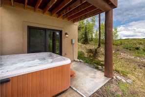 Sprawling nature views from the private hot tub