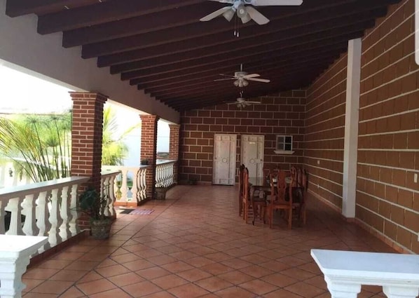 Outdoor dining
