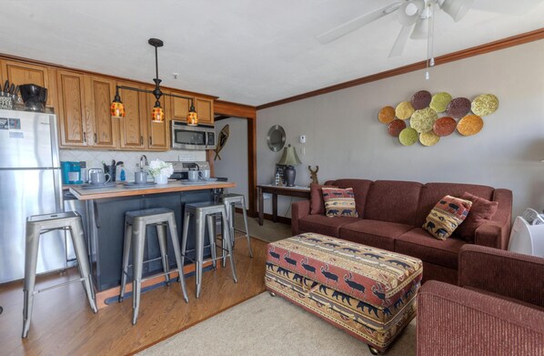 Welcome to Mountain Lodge 363, a beautiful one-bedroom property perfect for a memorable stay in Snowshoe!