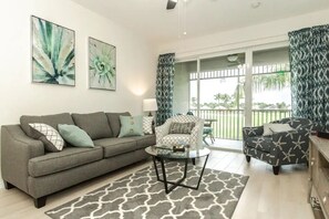 Living Room (2)