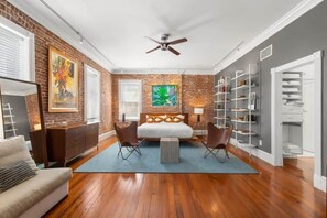 Bedroom 1 - King