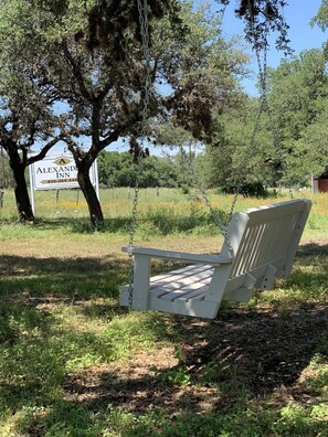 Swing front of house facing Highway 290