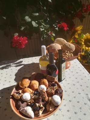 welcome gift, with typical products of Salento