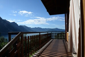 Der Balkon vom Eingang aus gesehen