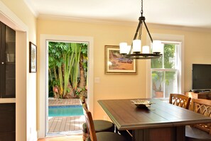 Direct pool access from dining area