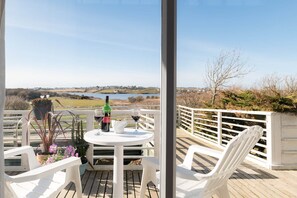 Owain's Lake View - Llanfaelog