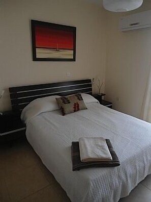 Master bedroom Kingsize bed