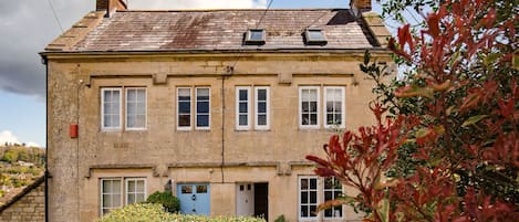 Exterior front, Walkley Wood Cottage, Bolthole Retreats