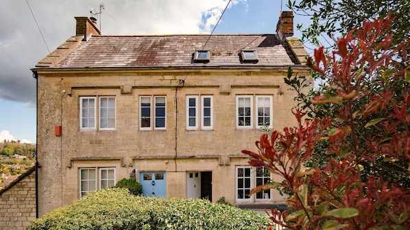 Exterior front, Walkley Wood Cottage, Bolthole Retreats