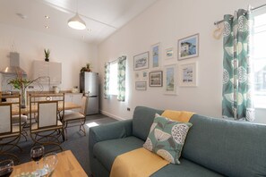 Ty Cwyfan Living Room Dining table