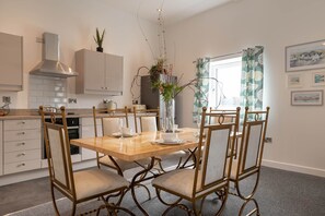 Ty Cwyfan Dining area and kitchen