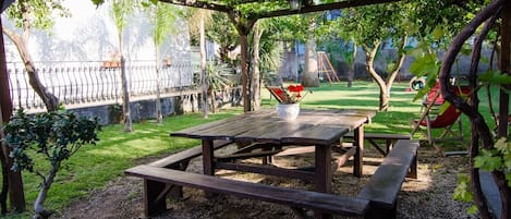 Private Garden with outdoor swimming pool  - VILLA LUNA ROSSA -  SUNTRIPSICILY COM