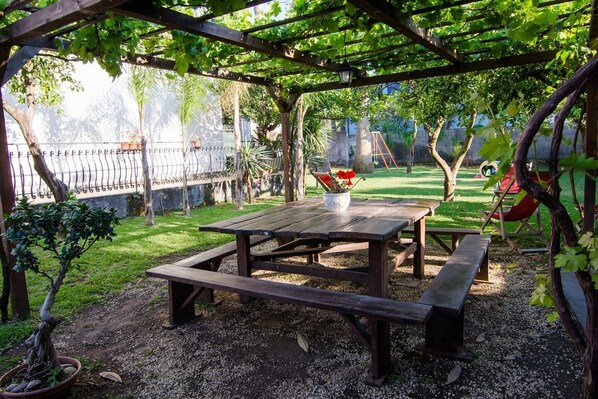 Private Garden with outdoor swimming pool  - VILLA LUNA ROSSA -  SUNTRIPSICILY COM