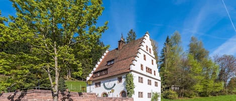 Hofgut Bärenschlössle house house from the outside