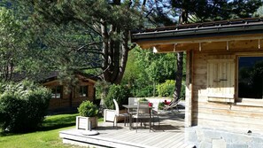 LES CHALETS D'EMILE
Le Colomban
Vue sur le chalet Le Lachat