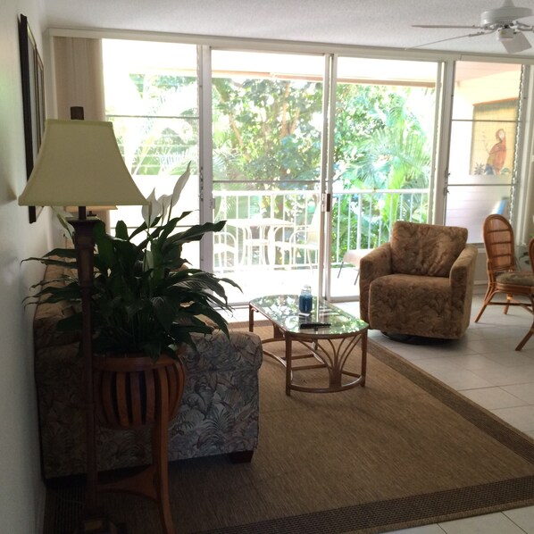 Living room / Super comfortable sofa bed