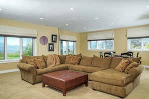Great Room with View Walkout Basement to Spa covered patio with Large TV, DVR CD