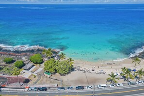 White Sands (Magic Sands) Beach and Lo'Aloa Park just across the street