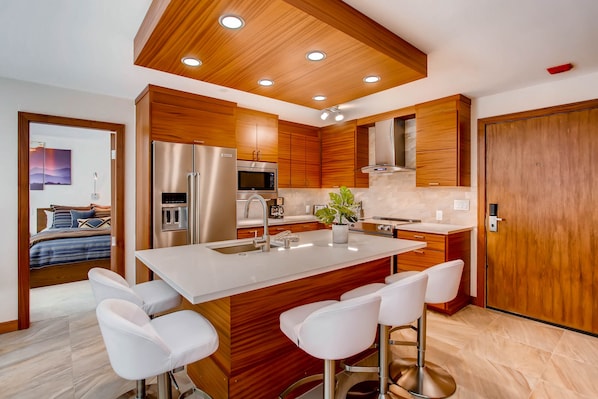 Kitchen Island - Perfect spot for breakfast