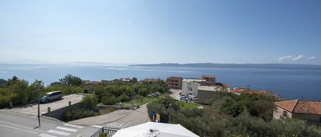 A2(4+2): lo sguardo dalla terrazza