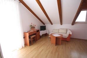A11(4): living room