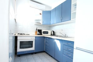A3(6): kitchen