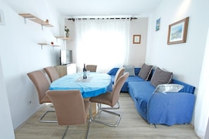 A3(6): dining room