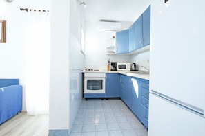 A3(6): kitchen