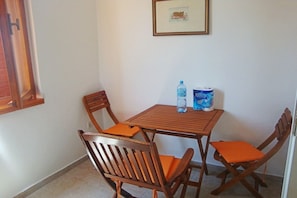 A1(4): dining room