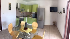 A2(4+1): la cucina con la sala da pranzo